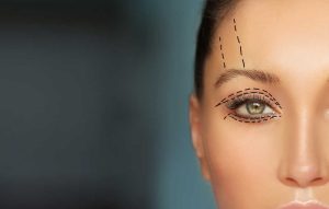 Se reduce la edad de quienes necesitan una operación de estética ocular